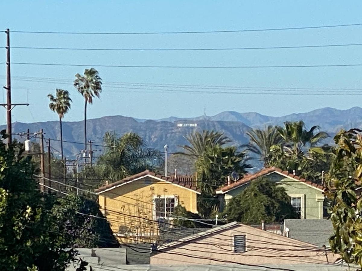 Private In Angeles With Wifi, Tv, And View Of Hollywood Sign & Shared Kitchen Habitación en casa particular Los Ángeles