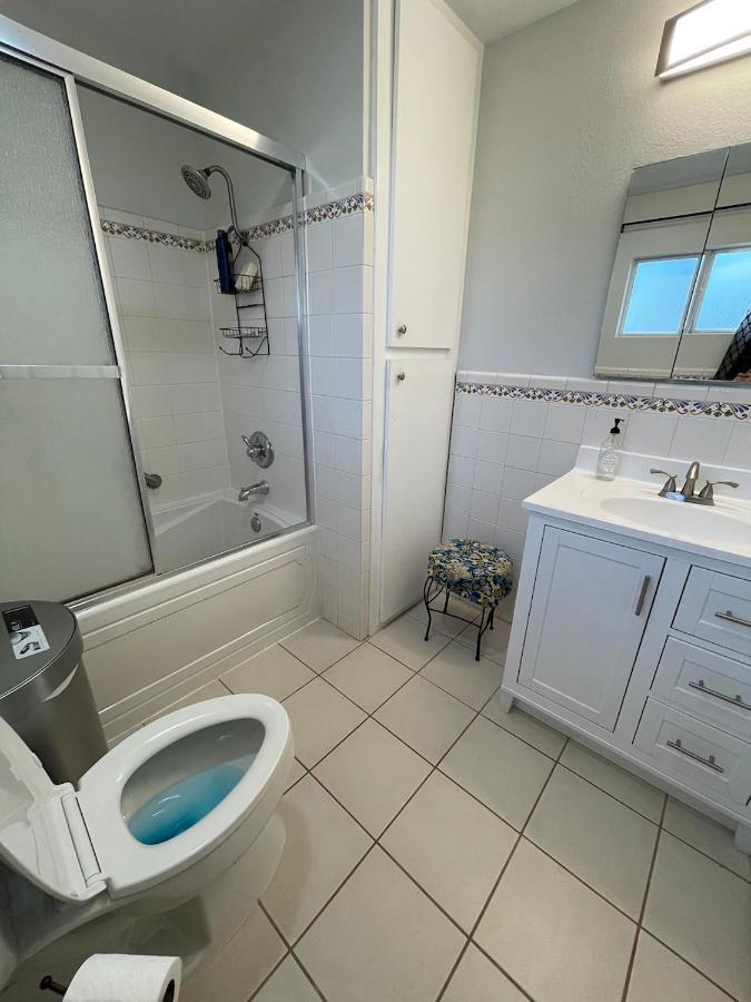 Private In Angeles With Wifi, Tv, And View Of Hollywood Sign & Shared Kitchen Habitación en casa particular